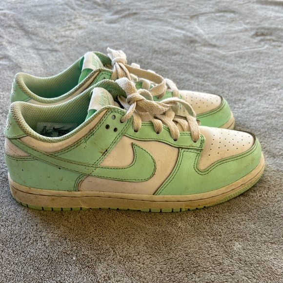 Nike Kids Sneakers in Mint and White - Picture 3 of 11